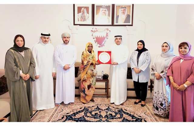 سفير البحرين لدى عُمان يستقبل رئيس اتحاد قيادات المرأة العربية