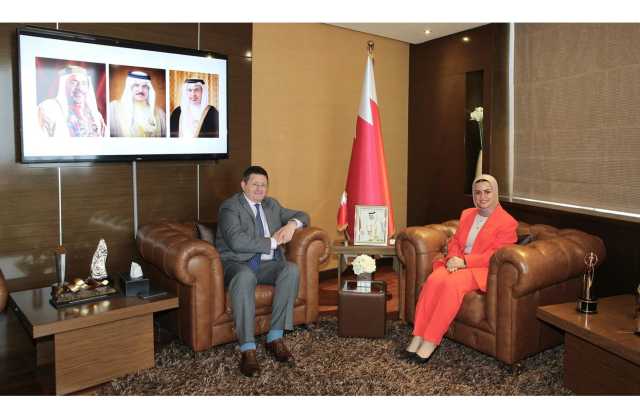وزيرة شؤون الشباب تستقبل السفير البريطاني بمناسبة انتهاء فترة عمله