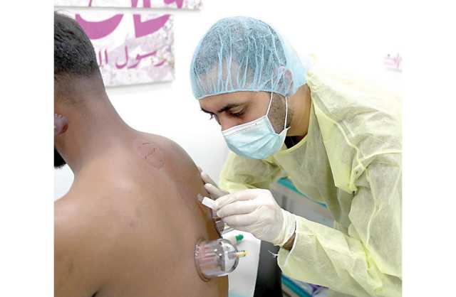 مدّة الحجامة الطبيعية من 15 إلى 30 دقيقة والأسعار تتراوح من 15 إلى 50 دينارًا
