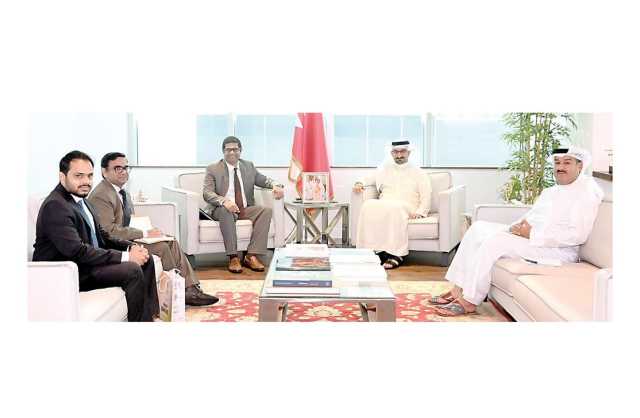 .. ويلتقي بالسفير الهندي الجديد
