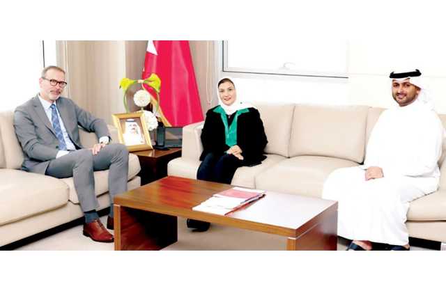 الأمين العام للتظلمات تستعرض سبل التعاون مع السفير الألماني