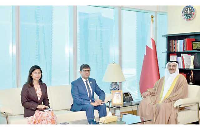 وزير التنمية يستعرض العلاقات مع السفير النيبالي