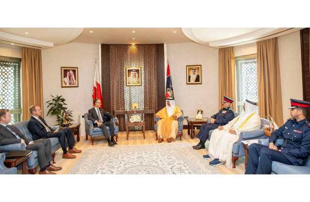 وزير الداخلية يبحث مع السفير الأمريكي برامج التعاون الأمني