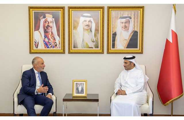 وزير الإعلام يستقبل الرئيس التنفيذي لشركة البحرين للاستثمارات العقارية «إدامة»