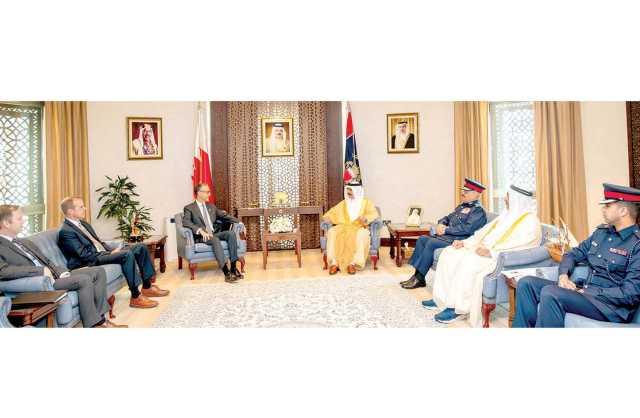 وزير الداخلية يبحث مع السفير الأمريكي برامج التعاون الأمني