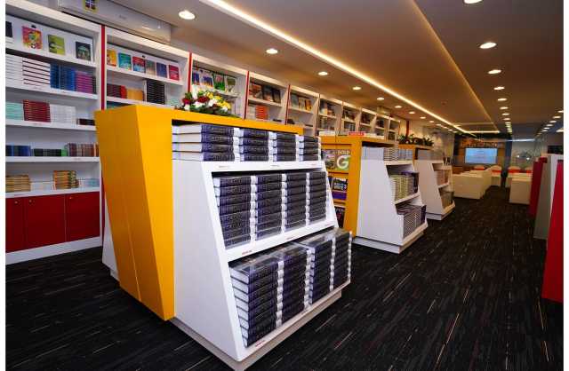 جامعة البحرين تفتتح مركز بيع الكتب الدراسية في حلته الجديدة
