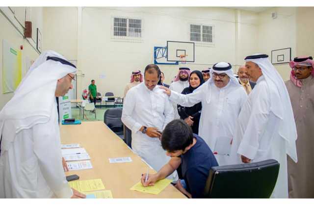 وزير التربية والتعليم يتفقد سير اليوم التعريفي