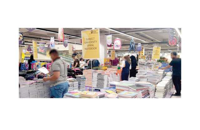 تسوّق اللحظات الأخيرة للمدارس ينعشُ المحلات التجارية