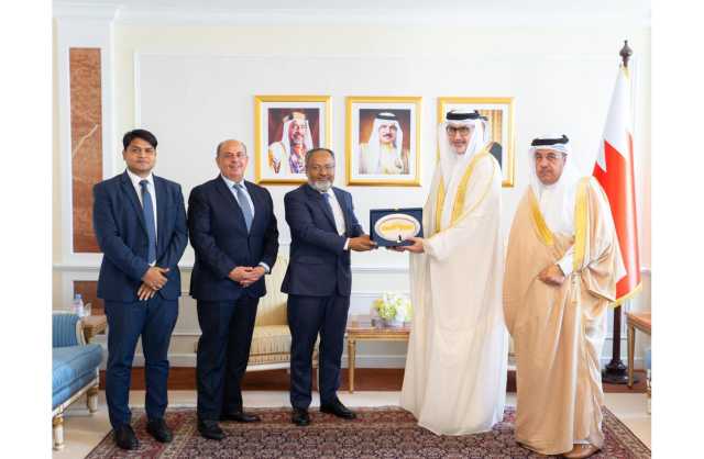 وكيل وزارة الخارجية للشؤون القنصلية والإدارية يستقبل سفير جمهورية بنغلاديش الشعبية لدى مملكة البحرين بمناسبة انتهاء فترة عمله
