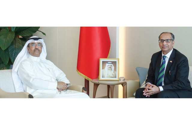 وزير المواصلات يشيد بجهود سفير باكستان في تعزيز العلاقات