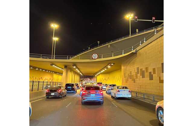 ازدحام مروري على جسر الشيخ خليفة بن سلمان باتجاه الحد إثر حادث بين عدة مركبات