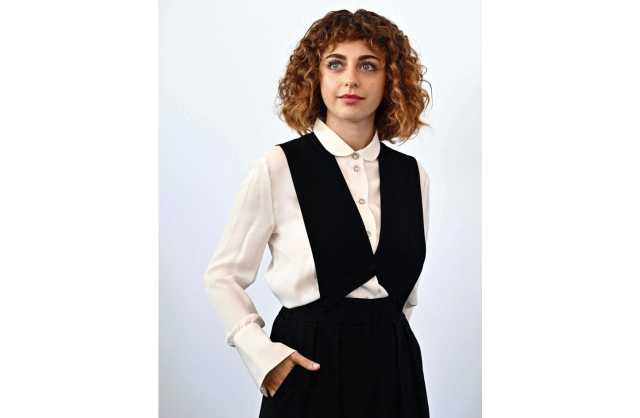 الممثلة الإيطالية ريبيكا أنتوناتشي خلال جلسة تصوير فيلم (Finally the Alba) «أ ف ب»