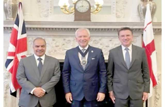 سفير البحرين لدى المملكة المتحدة يجتمع بعمدة الحيّ المــالي في لنــدن
