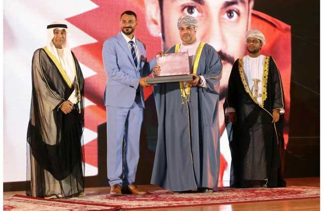 تكريم المخترع البحريني ابراهيم المطوع في المعرض الصناعي الخليجي بعمان