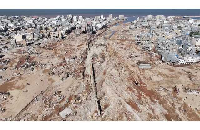 عاصفة «دانيال» أغلقت مداخل مدينة درنه باستثناء واحد.. وصعوبة في وصول المساعدات