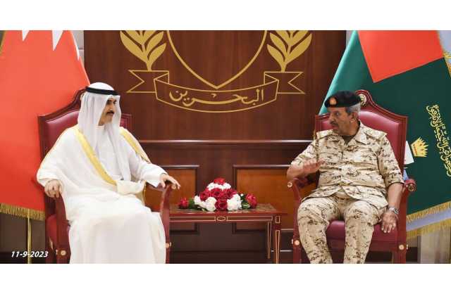 صاحب المعالي القائد العام لقوة دفاع البحرين يستقبل سفير دولة الكويت الشقيقة لدى مملكة البحرين‎