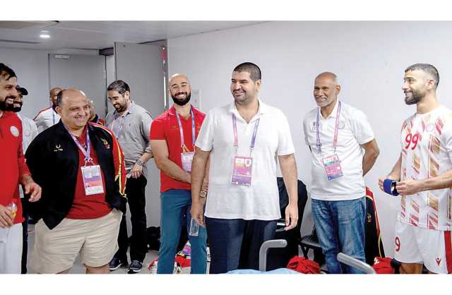 عيسى بن علي يشهد مواجهتي منتخبي اليد والأولمبي