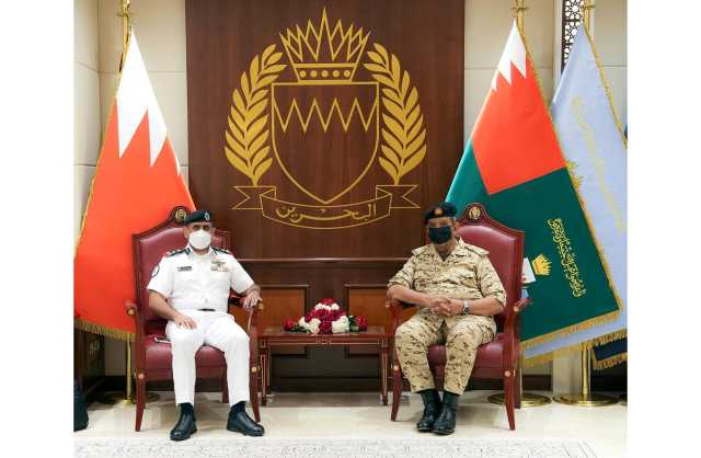 صاحب المعالي القائد العام لقوة دفاع البحرين يستقبل مساعد قائد القوات البحرية المشتركة لشؤون الإقليم