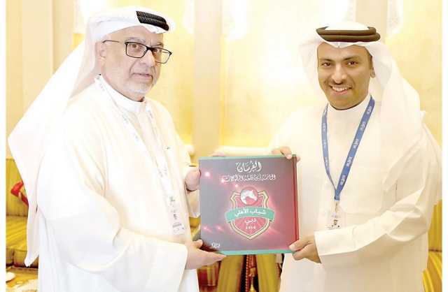 أحمد بن محمد يتسلّم كتاب «الفرسان.. الثامنة تزين قلعة البطولات»