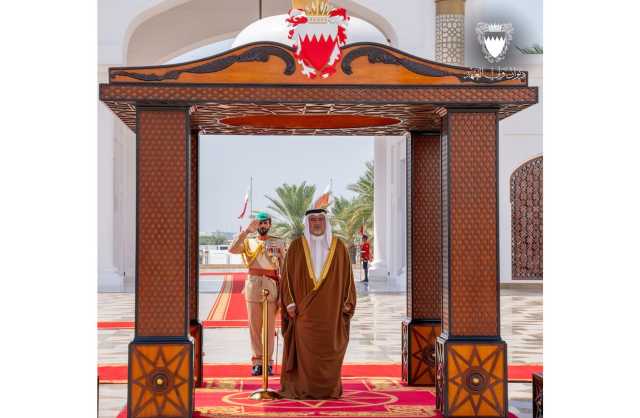نيابة عن جلالة الملك المعظم.. ولي العهد رئيس مجلس الوزراء يتسلم أوراق اعتماد 18 سفيراً جديداً لدى مملكة البحرين