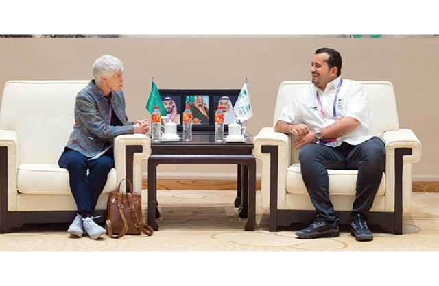 الأمير فهد بن جلوي يلتقي رئيسة الاتحاد الدولي للاسكواش