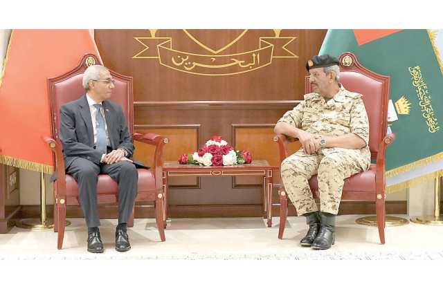 القائد العام يستقبل السفير المصري بمناسبة انتهاء فترة عمله