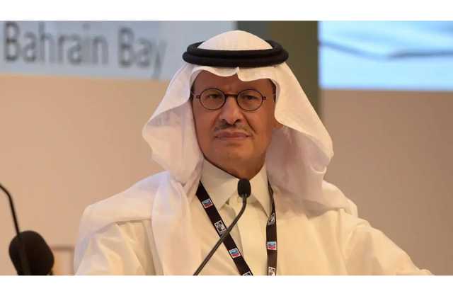 نصيحة من وزير الطاقة لمذيع: اسأل ولي العهد لم لا يسمح لنا بالنوم؟