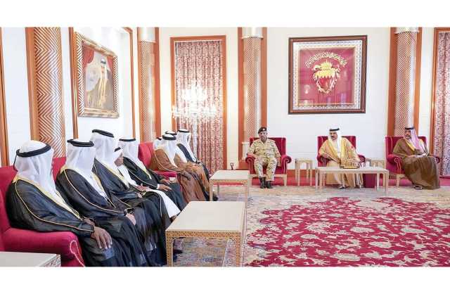 الملك: ذوو الشهداء لا يقلّون بطولة عن أبنائهم في الوطنية