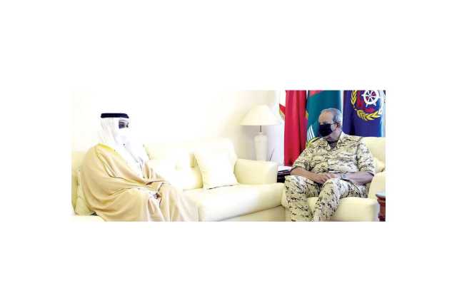 القائد العام لقوة دفاع البحرين يستقبل وزير المالية والاقتصاد الوطني