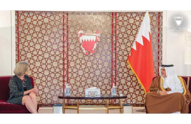 ولي العهد رئيس مجلس الوزراء يلتقي السيناتور جوني إرنست عضو مجلس الشيوخ ووفداً من أعضاء الكونغرس الأمريكي