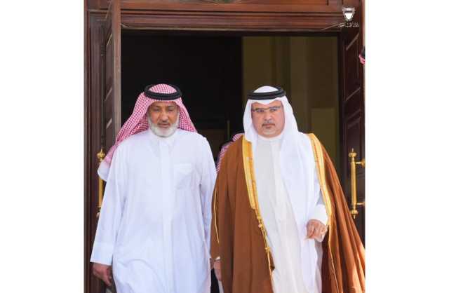 سمو ولي العهد نائب القائد الأعلى للقوات المسلحة رئيس مجلس الوزراء يقدم واجب العزاء إلى عائلة الملازم أول حمد خليفة الكبيسي