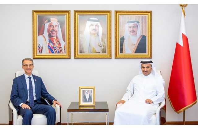 وزير الإعلام يستقبل سفير الولايات المتحدة الأمريكية لدى مملكة البحرين
