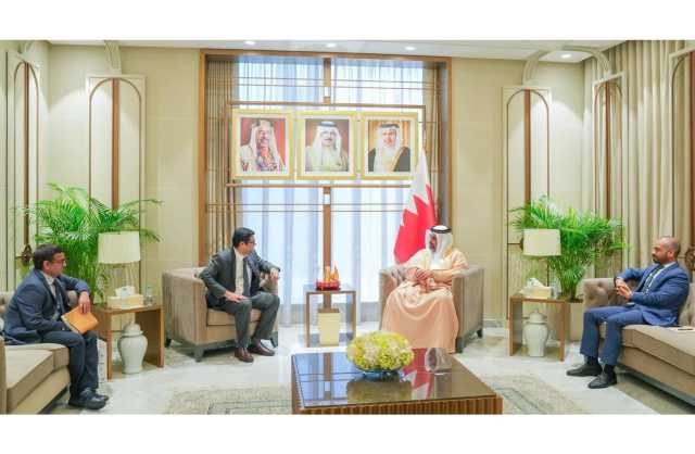 وزير المالية والاقتصاد الوطني يلتقي سفير جمهورية الهند لدى مملكة البحرين