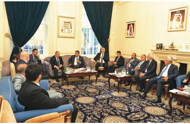 وزير الدولة البريطاني يعقد لقاءً في سفارة البحرين حول الأوضاع في غزة