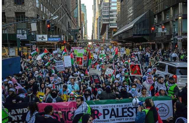 آلاف الأشخاص يتظاهرون في نيويورك دعما للفلسطينيين