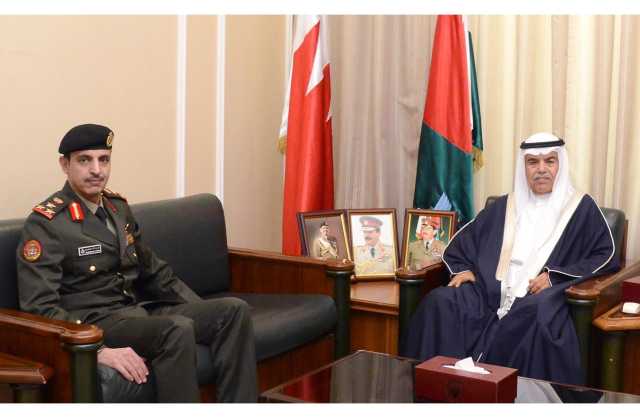 وزير شؤون الدفاع يستقبل الملحق العسكري بسفارة الكويت المعتمد لدى البحرين