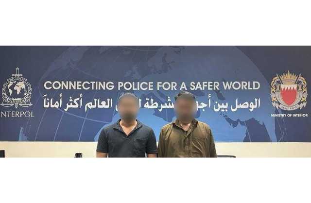 إدارة الشؤون الدولية والإنتربول: تسليم مطلوبين لإحدى الدول الصديقة لارتكابهما جريمة قتل وسطو مسلح