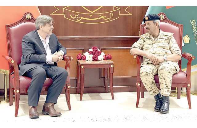 القائد العام لقوة الدفاع يستقبل البروفيسور روي كاساجراندا