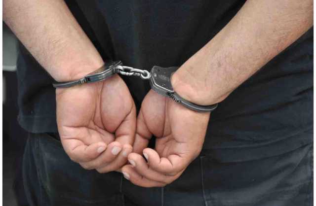 «الداخلية»: القبض على شخص أثناء بيعه عملات أجنبية مزيفة بنصف سعرها