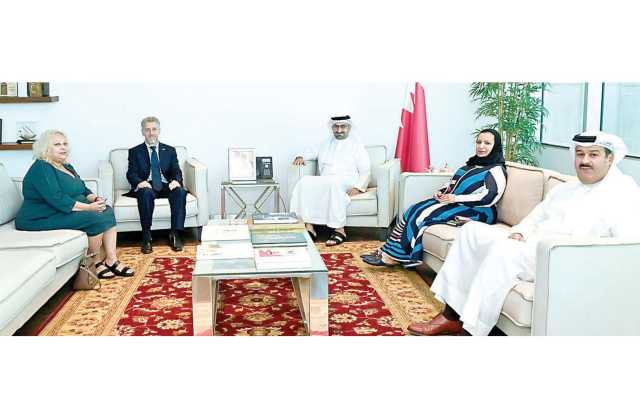 وزير الصناعة والتجارة يجتمع بسفير المملكة المتحدة لدى مملكة البحرين