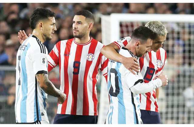 تصرف مسيء للاعب باراجواي تجاه ميسي