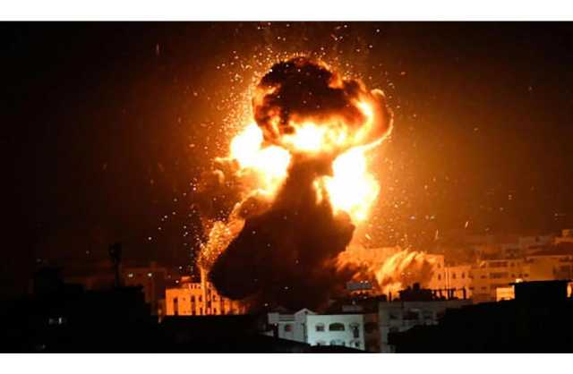 الجيش الإسرائيلي ينفذ هجوما ضخما وعنيفا غير مسبوق على قطاع غزة.. وأصوات لانفجارات هائلة