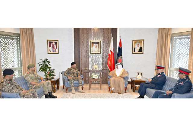 معالي وزير الداخلية يستقبل قائد خفر السواحل الباكستاني ويؤكد على تعزيز التعاون في مجالات الأمن البحري