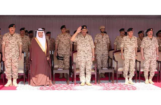 بالصور.. ملك البلاد المعظم القائد الأعلى للقوات المسلحة ينيب القائد العام لقوة دفاع البحرين لزيارة المدفعية الملكية‎