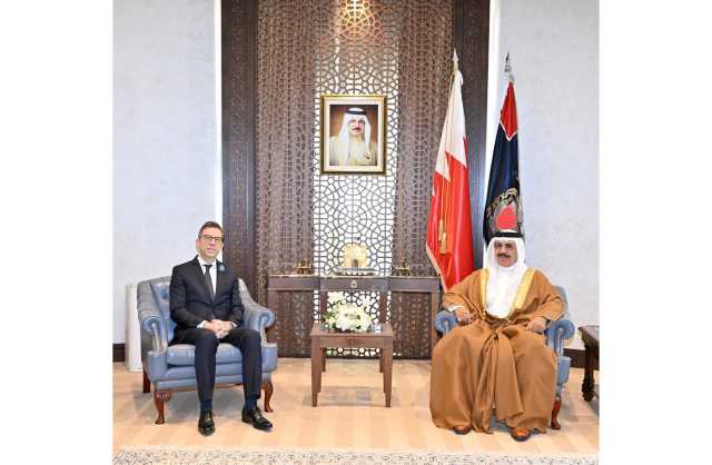 وزير الداخلية يستقبل السفير الفرنسي لدى مملكة البحرين بمناسبة تعيينه