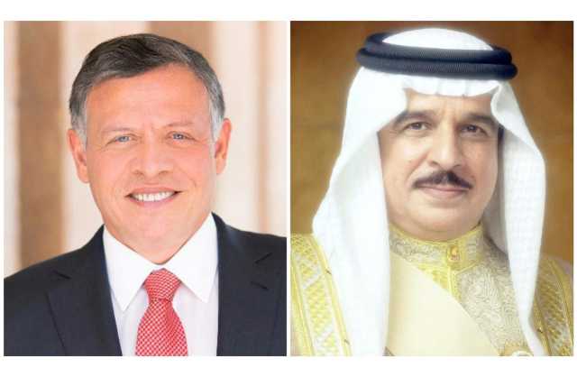 جلالة الملك المعظم في مقدمة مستقبلي ملك الأردن لدى وصوله إلى البلاد