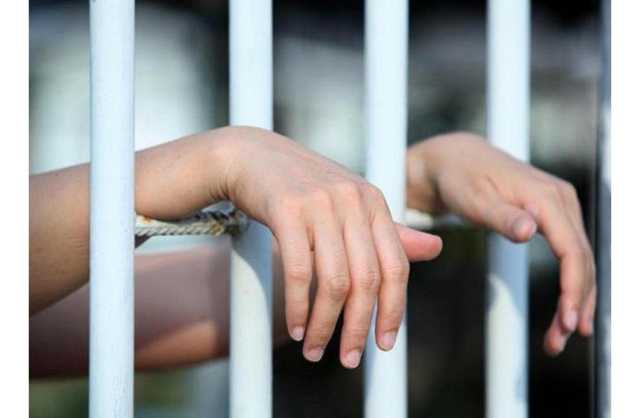 السجن ثلاث سنوات والإبعاد بحق عربي زوّر سجلات هيئة الكهرباء والماء