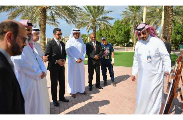 وزير شؤون البلديات يطلع على أعمال تطوير ممشى الإستقلال