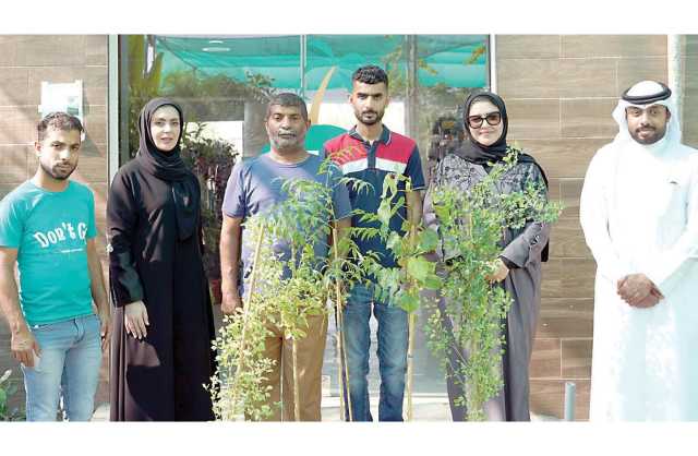 مشتل أبوصيبع يدعم الحملة الوطنية للتشجير بـ2000 شتلة