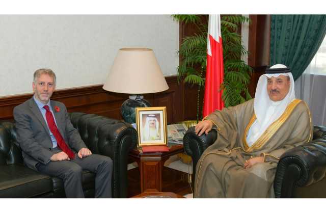 وزير العمل يستقبل سفير المملكة المتحدة لدى البحرين
